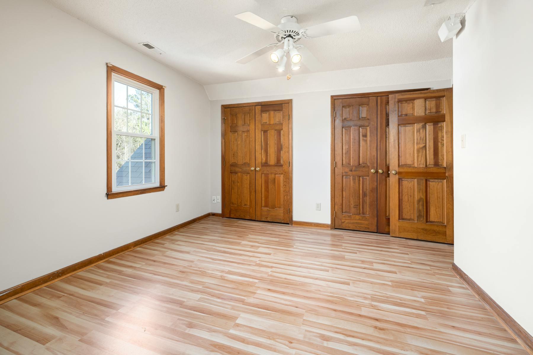 Bedroom before virtual staging