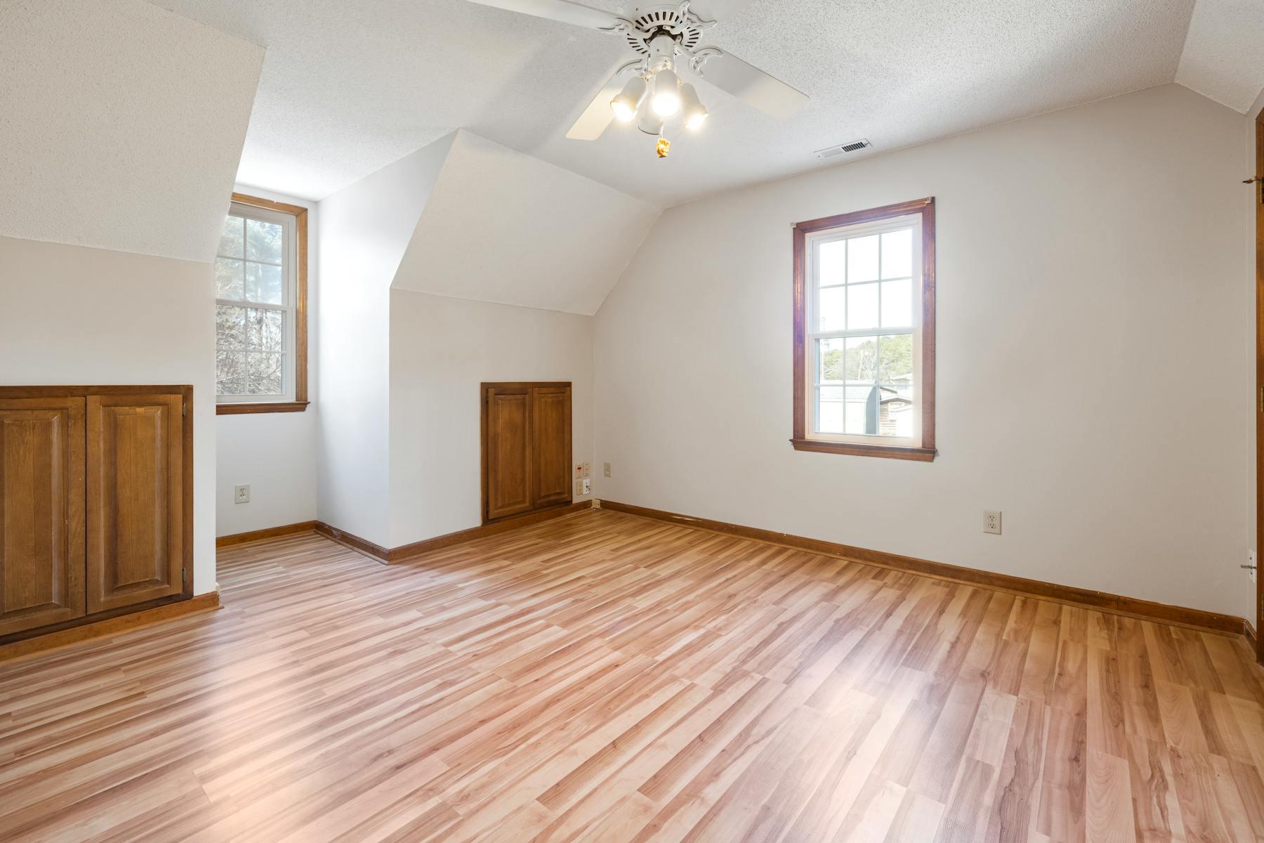 Bedroom before virtual staging